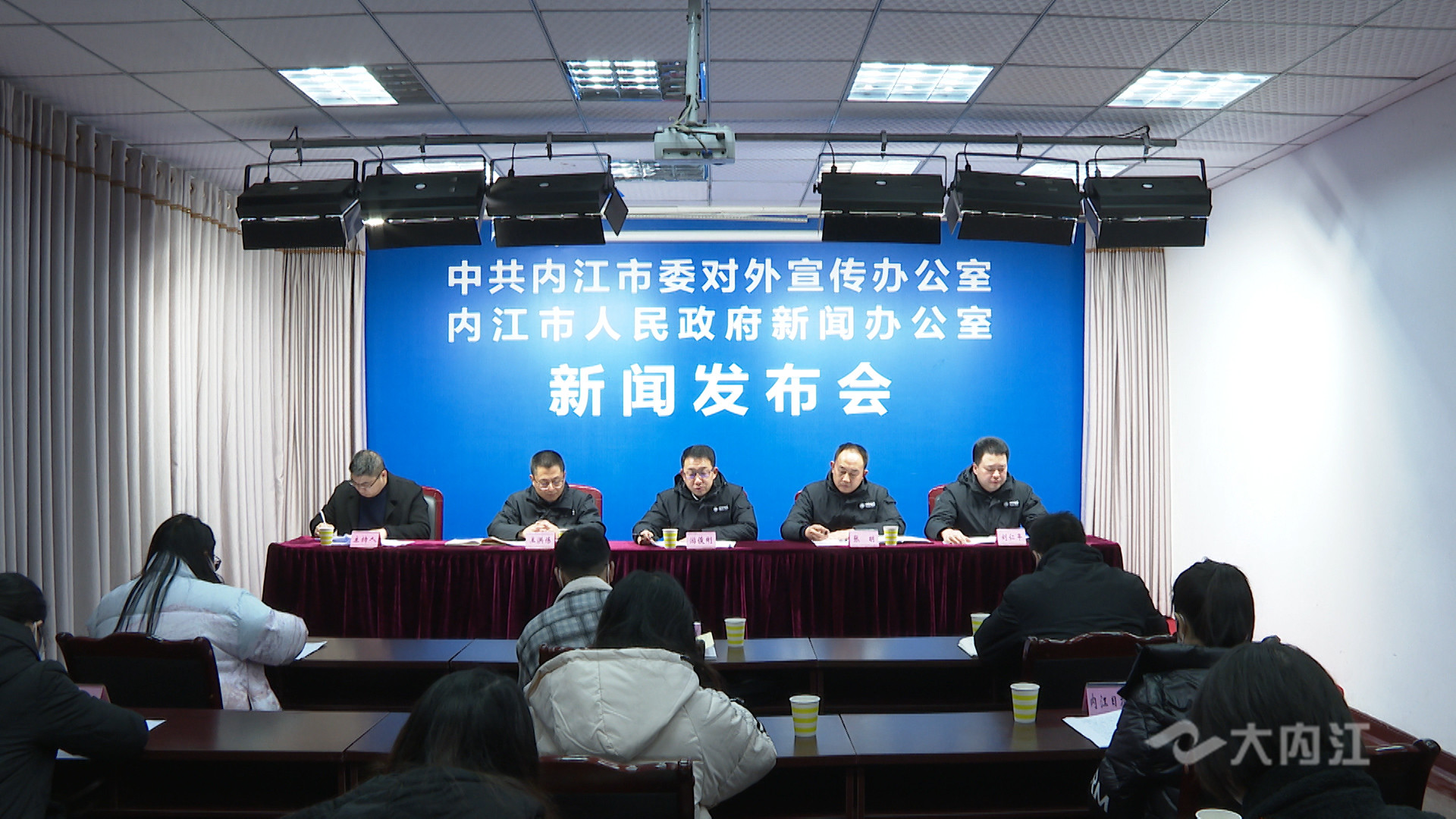 282377_1608803681486589.jpg 迎峰度冬内江电网新闻发布会1.jpg