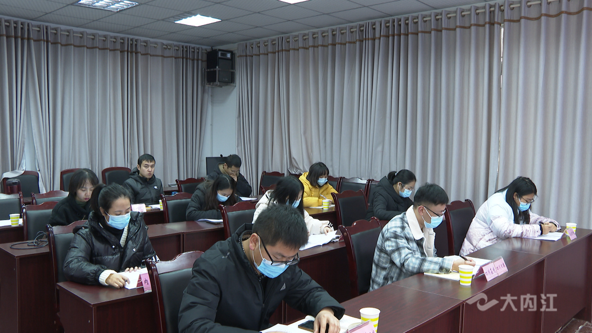 282377_1608803719318083.jpg 迎峰度冬内江电网新闻发布会4.jpg