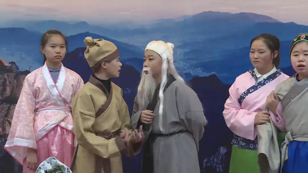 281877_1612275852252592.jpg 36.jpg