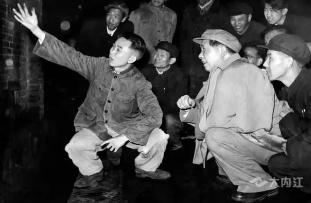 毛泽东视察隆昌气矿.jpg