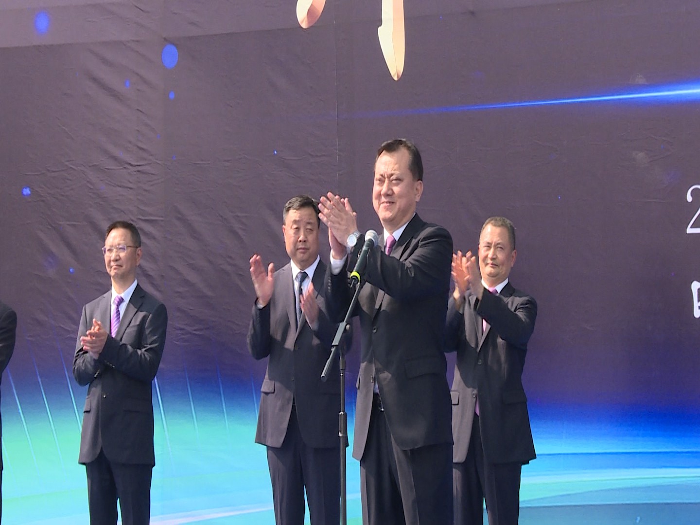 281921_1621268159358038.jpg 序列 02.00_00_49_09.Still004.jpg