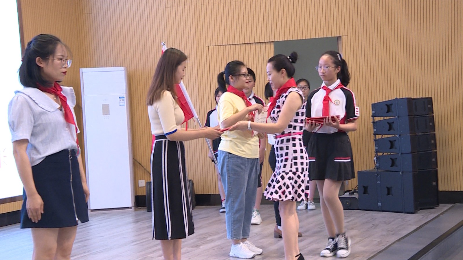 281921_1623831075608151.jpg 729_6979_01.00_00_34_02.Still011.jpg