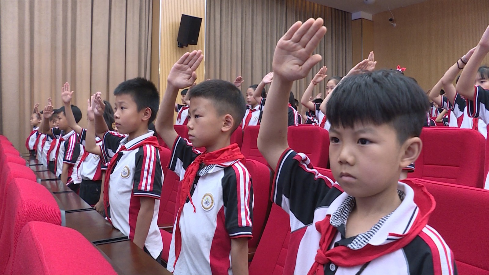 281921_1623831096543920.jpg 729_6979_01.00_00_11_09.Still004.jpg