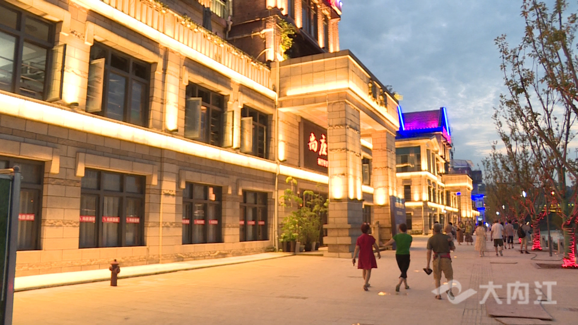 286258_1625899463394871.jpg 3.jpg