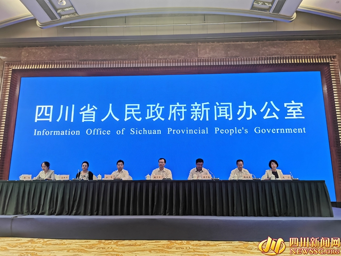 新闻发布会.jpg 新闻发布会.jpg