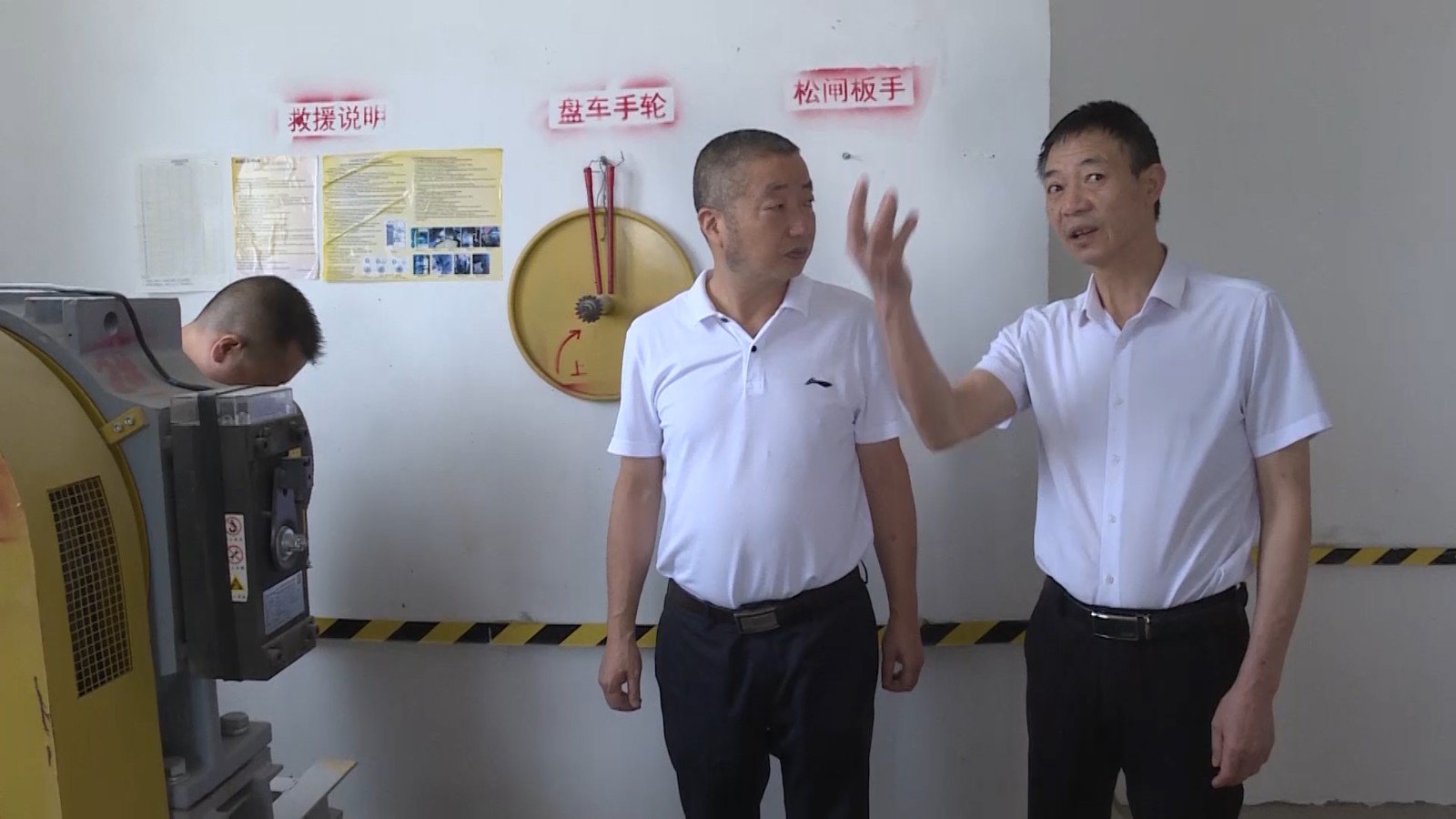 281921_1633021876212592.jpg Arrival of the Birds.00_00_38_19.Still004.jpg