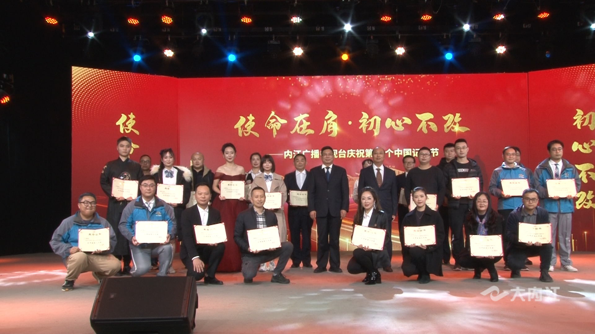 282035_1636279127883110.jpg 40.jpg