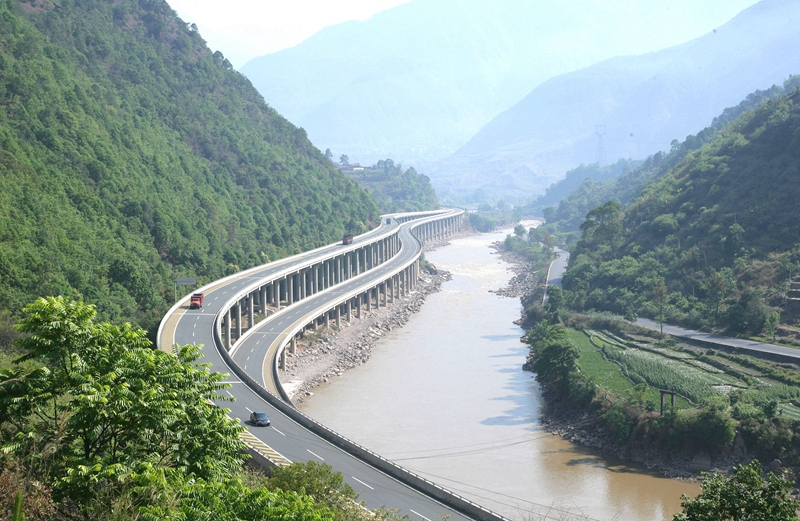 G5京昆高速联盟小学大桥(图片由凉山彝族自治州交通运输局提供)_副本.jpg G5京昆高速联盟小学大桥(图片由凉山彝族自治州交通运输局提供)_副本.jpg