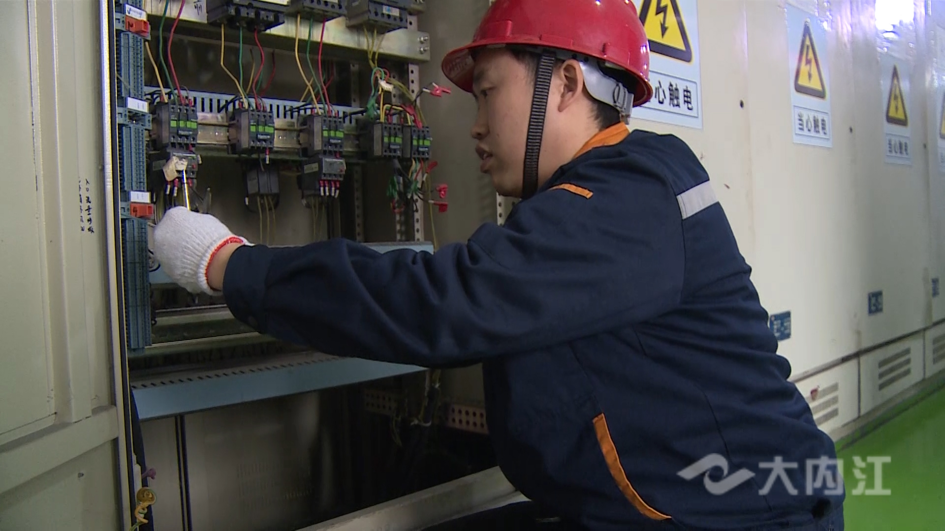 新媒体 首席技师彭波.00_00_06_12.静止002.jpg