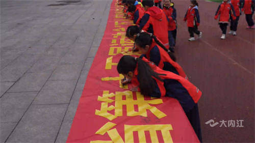 286033_1645675498327889.png 省运会有标语5.png