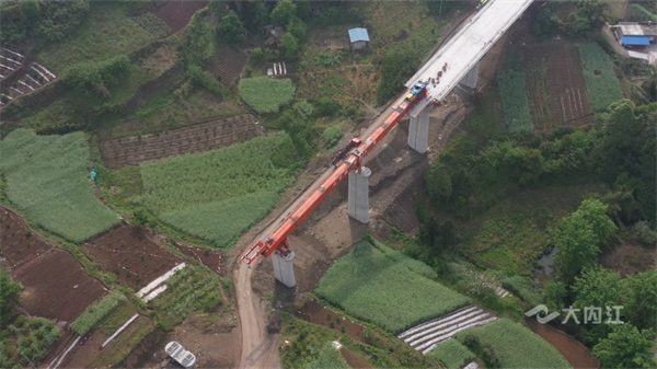 286033_1649747929125043.png 推项目4.png