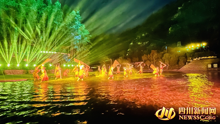 大型山水实景演出《遇见威远》震撼上演3.jpg 大型山水实景演出《遇见威远》震撼上演3.jpg