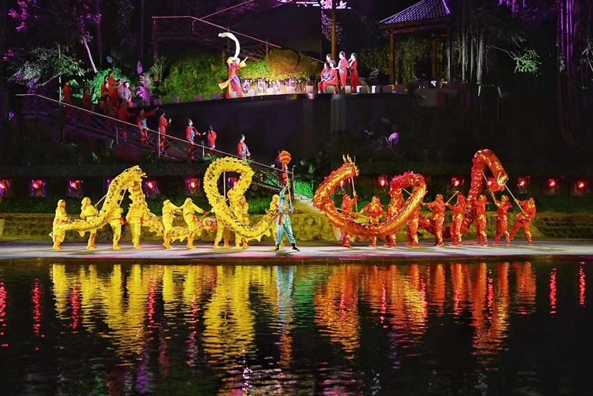 大型山水实景演出《遇见威远》震撼上演图片由威远县委宣传部提供2.jpg 大型山水实景演出《遇见威远》震撼上演图片由威远县委宣传部提供2.jpg