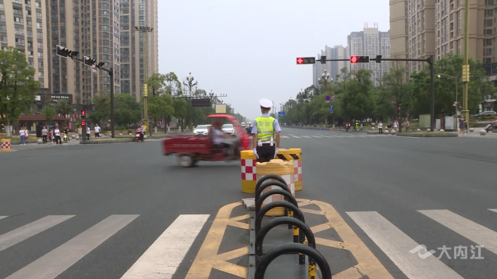 323896_1655975478453864.jpg 军姿交警.mp4_20220623_155115781.jpg