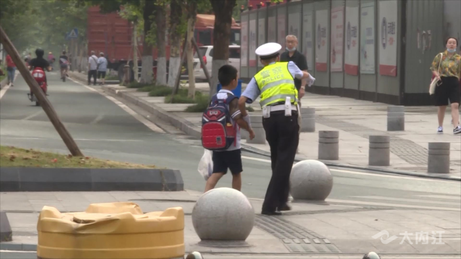 323896_1655976169727275.jpg 军姿交警.mp4_20220623_171544123.jpg