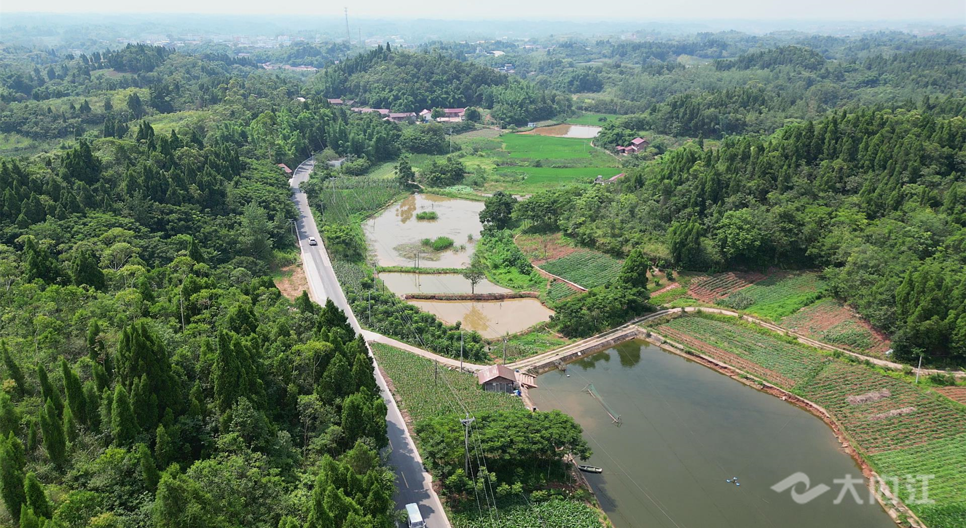 新改建农村公路 (2).jpg